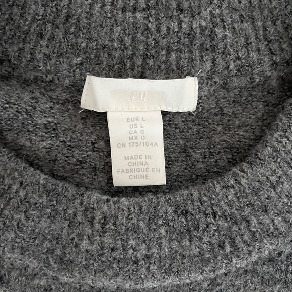 H&M Pearl sweater - Picture 2 of 4